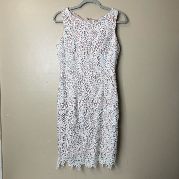 Ivanka Trump Dresses & Skirts - Ivanka Trump White Floral Lace Cocktail Dress with Pink Lining, Size 4
